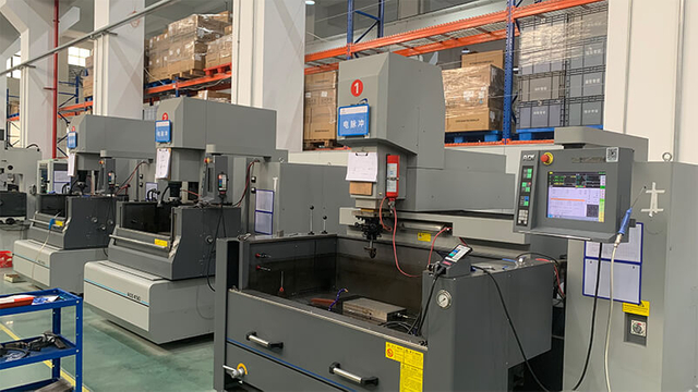 Precision-Mold-Manufacturing-(11)