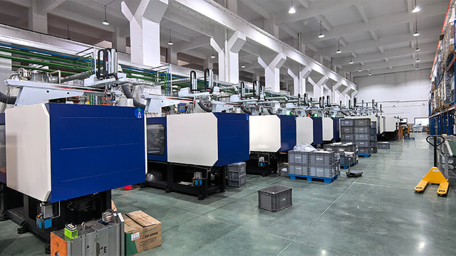 Injection-Molding-Center-(2)
